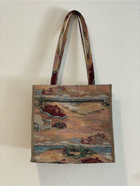 Jade Handbags - Tapestry Beach Scene Tote Bag in Multicolor